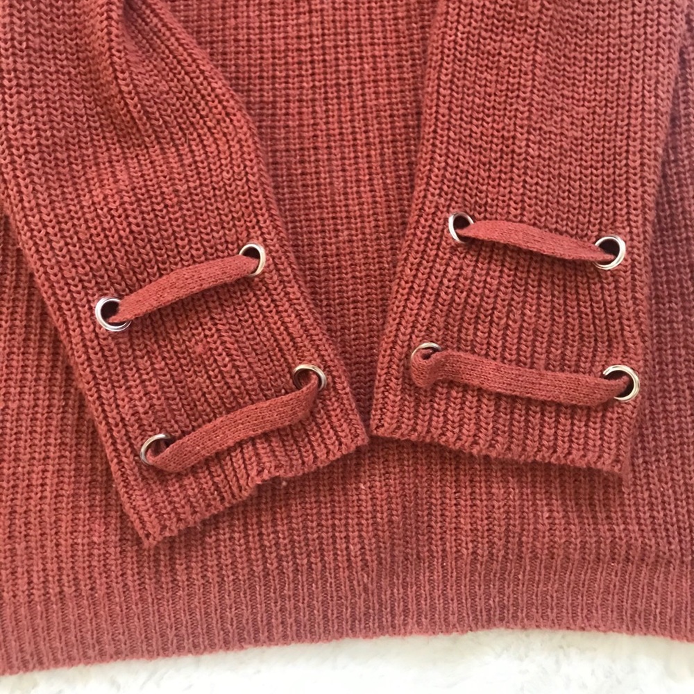 🌻 3/$20 Chunky Knit Rust Tie Up Sweater - Picture 4 of 6